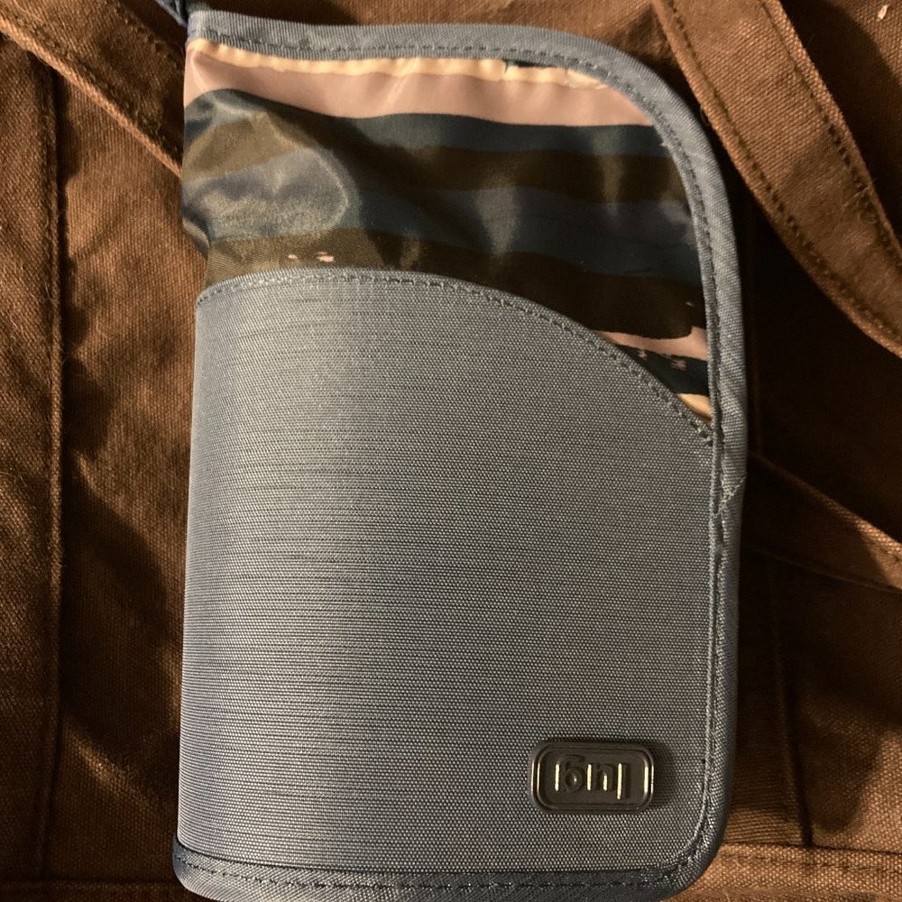 Lug Canoe Brush Holder - Blue - NWT